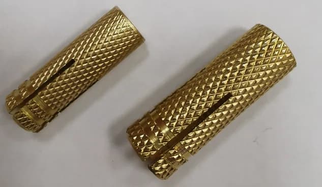 Забивной анкер латунный 10x12x35